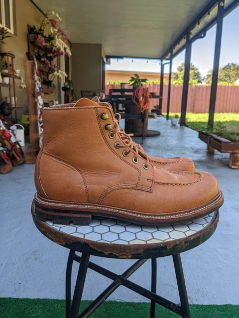 Photo by gonzalezebra on December 5, 2022 of the Grant Stone Brass Boot in Horween English Tan Essex.