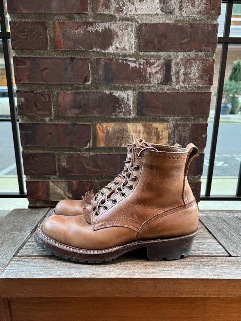Photo by tylers.hobby on March 6, 2024 of the White's 350 Cruiser in Horween Natural Chromexcel.