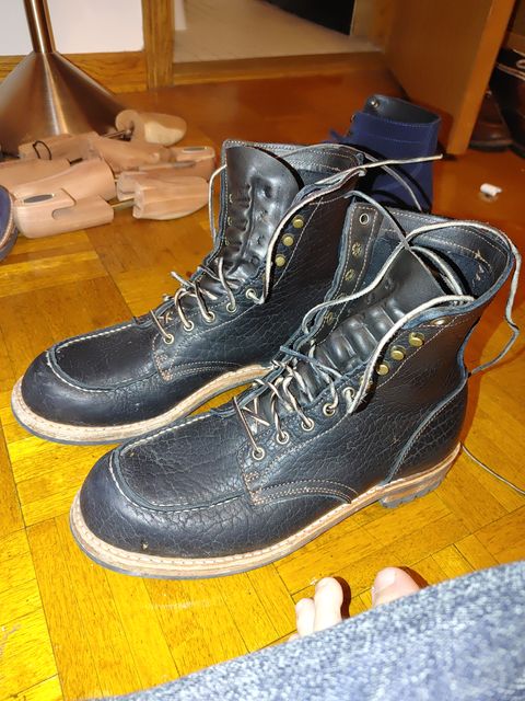 Photo by Exsufflicate on December 6, 2022 of the Truman Upland Boot in Law Tanning Black Big Horn Shrunken Bison.