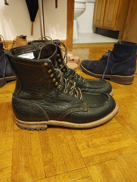 Photo by Exsufflicate on December 6, 2022 of the Truman Upland Boot in Law Tanning Black Big Horn Shrunken Bison.