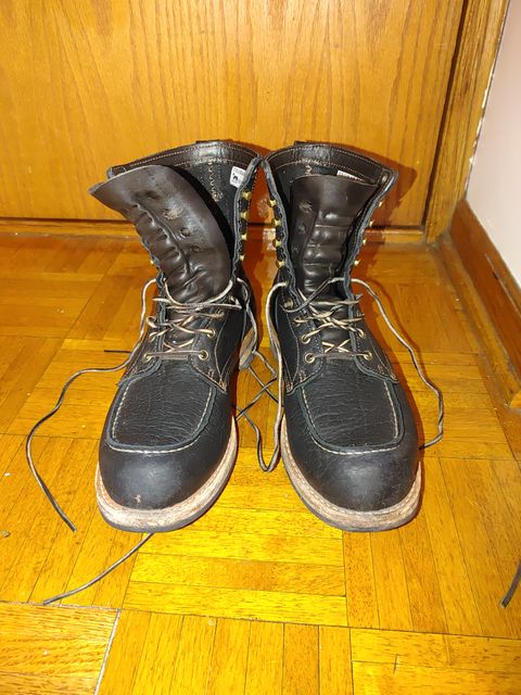 Photo by Exsufflicate on January 6, 2023 of the Truman Upland Boot in Law Tanning Black Big Horn Shrunken Bison.