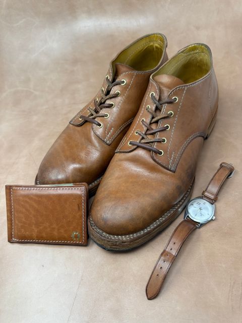 Photo by ifticar2 on November 6, 2024 of the Oldspeed MFG Derby in Horween Russet Horsehide Strips.