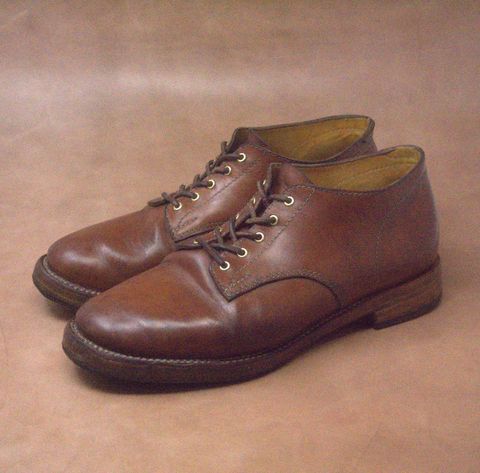 Photo by ifticar2 on January 6, 2025 of the Oldspeed MFG Derby in Horween Russet Horsehide Strips.