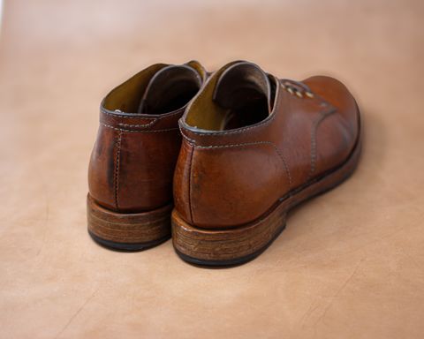 Photo by ifticar2 on April 1, 2025 of the Oldspeed MFG Derby in Horween Russet Horsehide Strips.