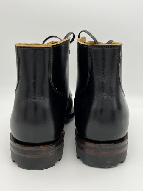 Photo by blackandbrownblues on October 1, 2021 of the Viberg Service Boot in Shinki Black Oiled Horsebutt.