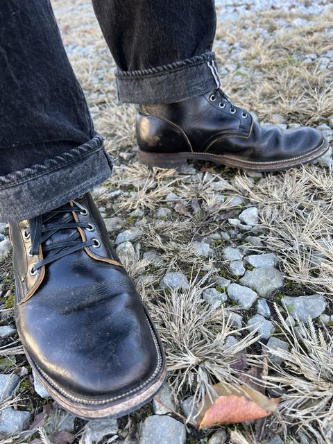 Photo by blackandbrownblues on December 1, 2021 of the Viberg Service Boot in Shinki Black Oiled Horsebutt.