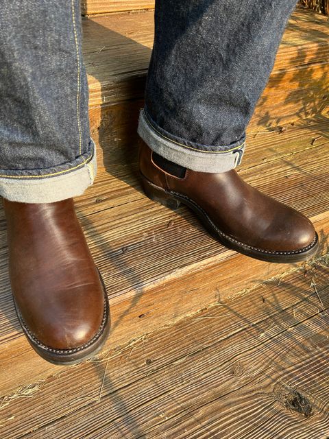Photo by blackandbrownblues on May 18, 2023 of the Addict Boots AB-03 Chelsea Boots in Brown Horsehide.