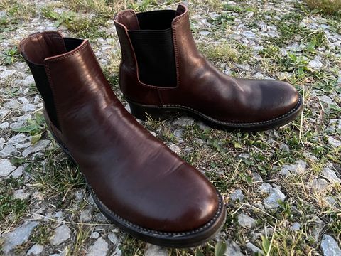 Photo by blackandbrownblues on May 31, 2023 of the Addict Boots AB-03 Chelsea Boots in Brown Horsehide.