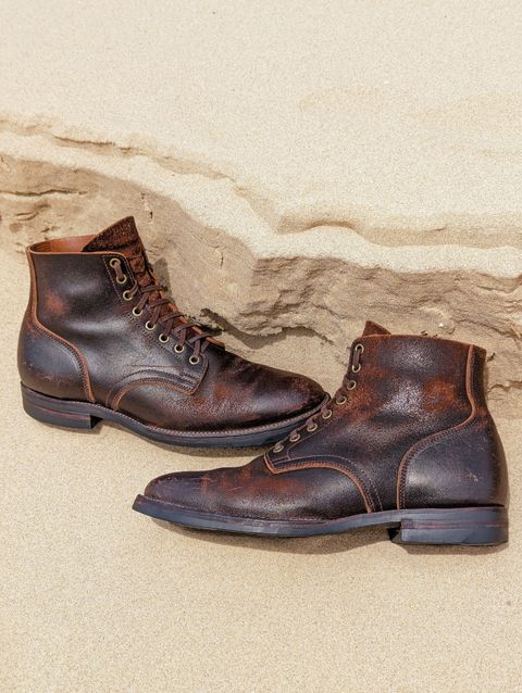 Photo by TylerA_1 on April 2, 2023 of the XBXS Unknown Model in Horween Brown Waxed Flesh.