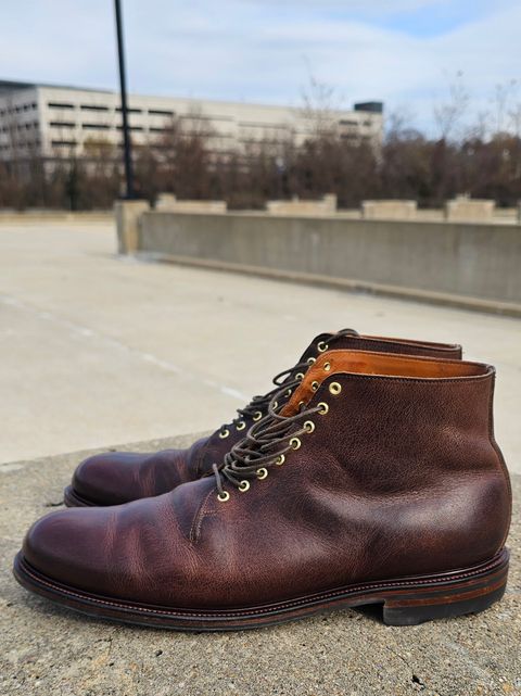 Photo by Spoon on December 4, 2023 of the Viberg Wholecut Derby Boot in Horween Rowdy Dachshund.