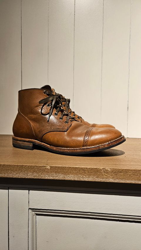 Photo by spicytakito on February 13, 2025 of the Viberg Service Boot BCT in Horween Chestnut Essex.