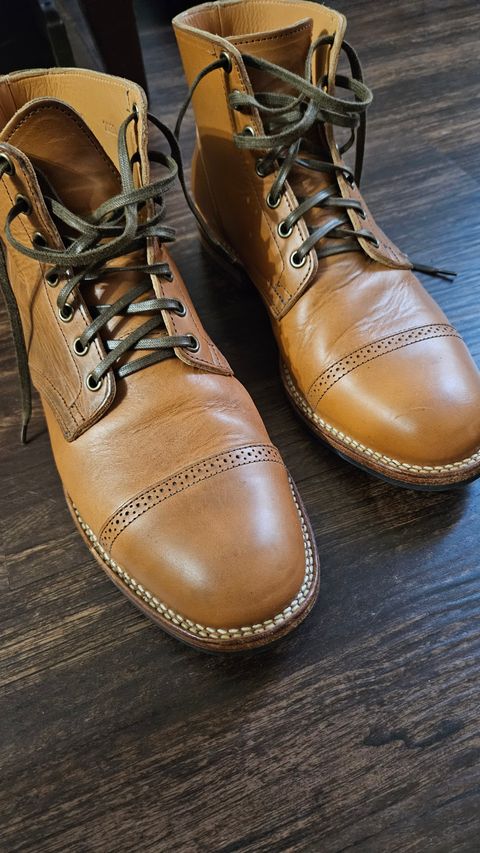Photo by spicytakito on July 11, 2024 of the Viberg Service Boot BCT in Horween Chestnut Essex.