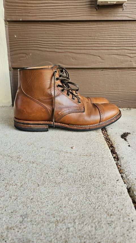 Photo by spicytakito on April 3, 2025 of the Viberg Service Boot BCT in Horween Chestnut Essex.