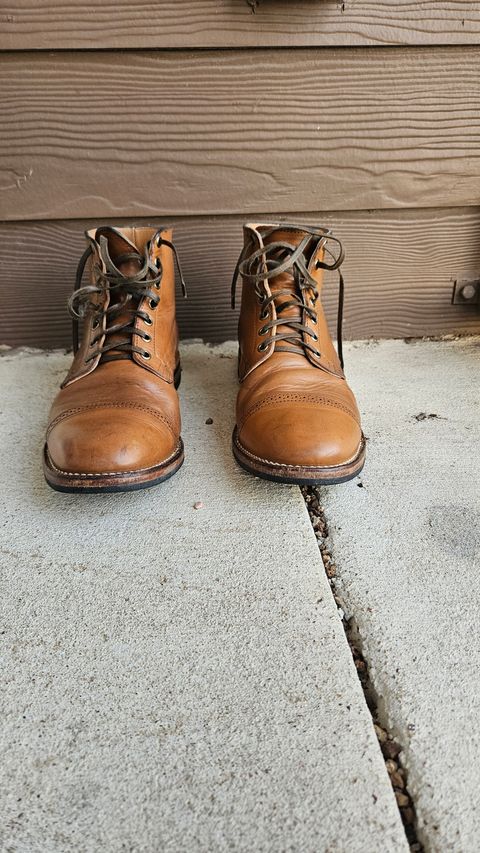 Photo by spicytakito on April 3, 2025 of the Viberg Service Boot BCT in Horween Chestnut Essex.