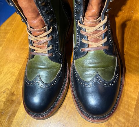 Photo by ListingToPort on November 7, 2023 of the Jakkrabbits Gunner in Horween Black Chromexcel & Badalassi Carlo Oliva Pueblo.