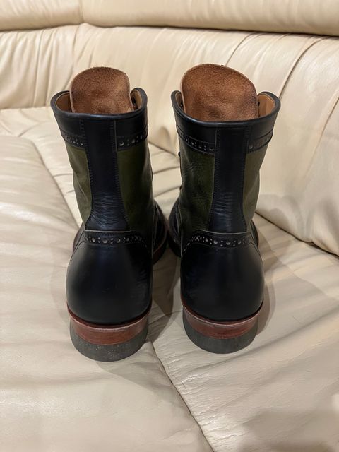 Photo by ListingToPort on December 6, 2023 of the Jakkrabbits Gunner in Horween Black Chromexcel & Badalassi Carlo Oliva Pueblo.