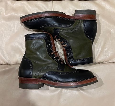 Photo by ListingToPort on December 6, 2023 of the Jakkrabbits Gunner in Horween Black Chromexcel & Badalassi Carlo Oliva Pueblo.
