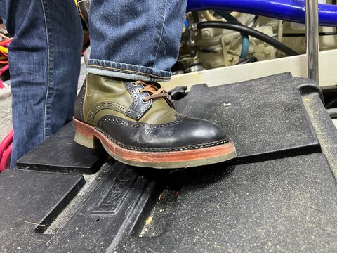 Photo by ListingToPort on December 8, 2023 of the Jakkrabbits Gunner in Horween Black Chromexcel & Badalassi Carlo Oliva Pueblo.