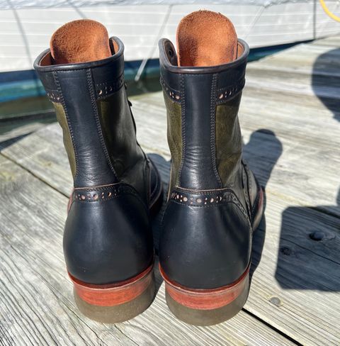 Photo by ListingToPort on February 4, 2024 of the Jakkrabbits Gunner in Horween Black Chromexcel & Badalassi Carlo Oliva Pueblo.