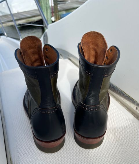 Photo by ListingToPort on March 3, 2024 of the Jakkrabbits Gunner in Horween Black Chromexcel & Badalassi Carlo Oliva Pueblo.