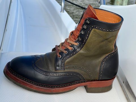 Photo by ListingToPort on March 3, 2024 of the Jakkrabbits Gunner in Horween Black Chromexcel & Badalassi Carlo Oliva Pueblo.