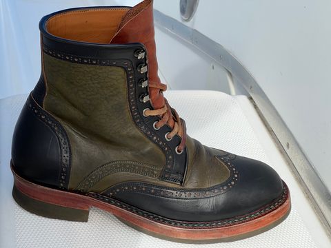Photo by ListingToPort on March 3, 2024 of the Jakkrabbits Gunner in Horween Black Chromexcel & Badalassi Carlo Oliva Pueblo.