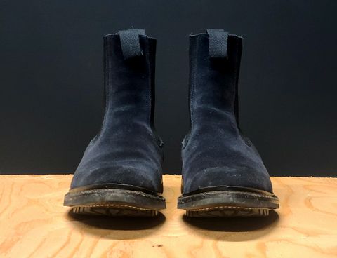 Photo by hoainp on November 6, 2024 of the Tricker's Stephen Chelsea Boot in Zonta Oceano Castorino Suede.