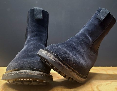Photo by hoainp on December 3, 2024 of the Tricker's Stephen Chelsea Boot in Zonta Oceano Castorino Suede.