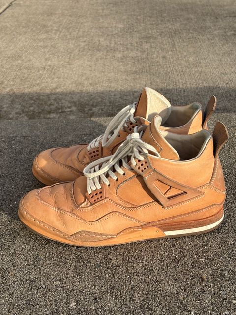 Photo by KentuckyDenimHead on January 5, 2026 of the Hender Scheme Manual Industrial Products 10 in Natural Veg-Tanned Cowhide.