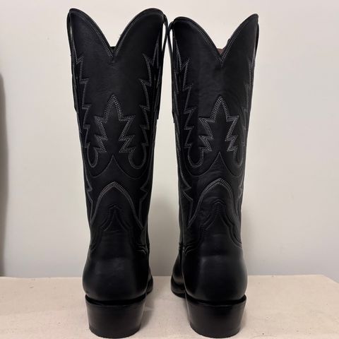 Photo by Asian on February 15, 2026 of the BNV: Botas Nuevas Vizcaya Cowboy Boot in European Calf, Black.