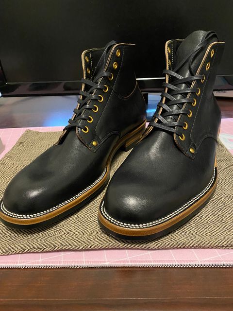 Photo by Asian on February 18, 2024 of the Iron Boots x Østmo Type 1 in Maryam Black Hand-Dyed Horsehide.