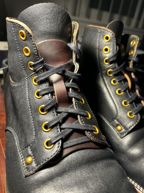 Photo by Asian on August 28, 2024 of the Iron Boots x Østmo Type 1 in Maryam Black Hand-Dyed Horsehide.