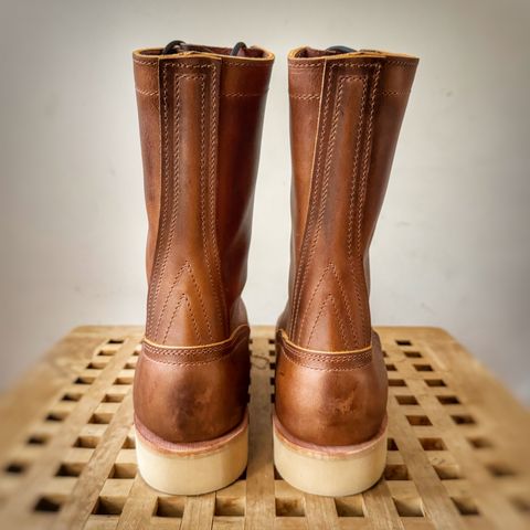 Photo by Vinnie’sBigAdventure on October 1, 2024 of the Nicks DeltaArch in Horween Orange Predator.