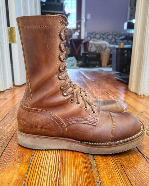 Photo by Vinnie’sBigAdventure on February 3, 2025 of the Nicks DeltaArch in Horween Orange Predator.