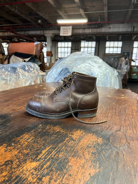 Photo by cordoman on December 2, 2022 of the Viberg Service Boot BCT in Horween Walnut Cypress.