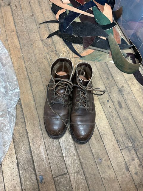 Photo by cordoman on December 2, 2022 of the Viberg Service Boot BCT in Horween Walnut Cypress.