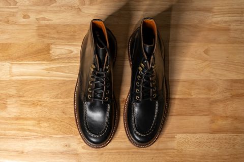 Photo by sawdustandstitch on October 3, 2025 of the Grant Stone Brass Boot in Horween Black Chromexcel.
