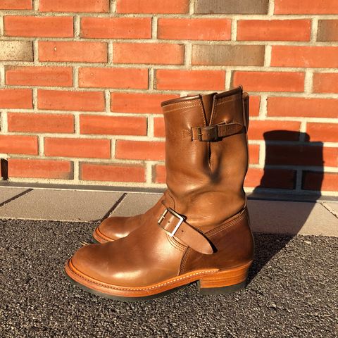 Photo by rarum2 on March 1, 2023 of the John Lofgren Wabash Engineer Boots in Horween Natural Chromexcel.
