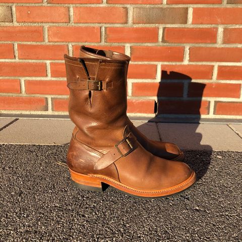 Photo by rarum2 on March 1, 2023 of the John Lofgren Wabash Engineer Boots in Horween Natural Chromexcel.