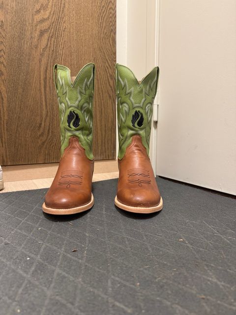 Photo by gear on November 1, 2025 of the Drew's Boots Shitkicker Cowboy Boots in Brown Smooth.