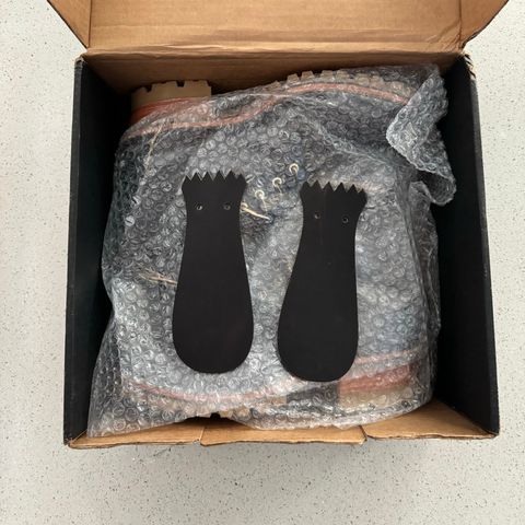 Photo by traceycortez on September 15, 2024 of the Frank's Boots Type 1 Commander in Horween Black Teacore Cypress & Horween Natural Waxed Flesh.