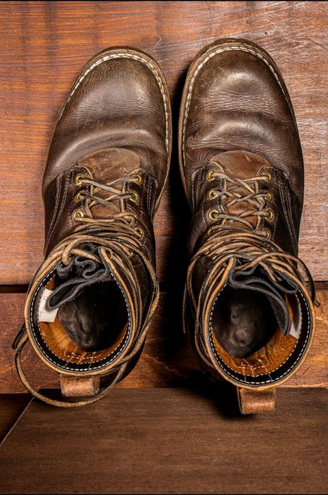 Photo by traceycortez on March 4, 2025 of the Frank's Boots Type 1 Commander in Horween Black Teacore Cypress & Horween Natural Waxed Flesh.
