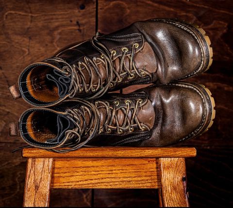 Photo by traceycortez on April 4, 2025 of the Frank's Boots Type 1 Commander in Horween Black Teacore Cypress & Horween Natural Waxed Flesh.
