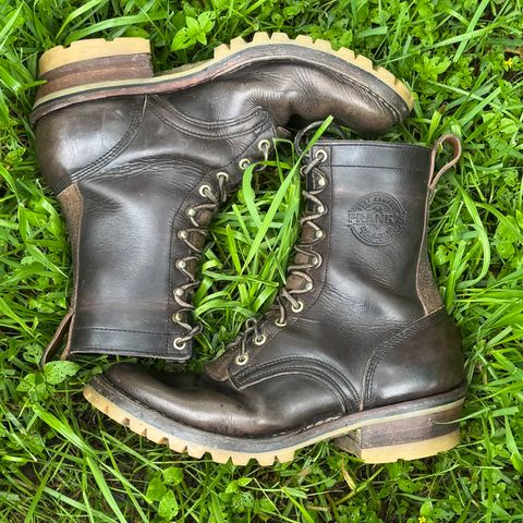 Photo by traceycortez on April 5, 2025 of the Frank's Boots Type 1 Commander in Horween Black Teacore Cypress & Horween Natural Waxed Flesh.