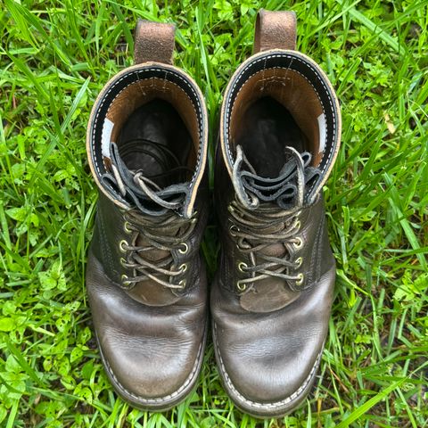 Photo by traceycortez on April 5, 2025 of the Frank's Boots Type 1 Commander in Horween Black Teacore Cypress & Horween Natural Waxed Flesh.