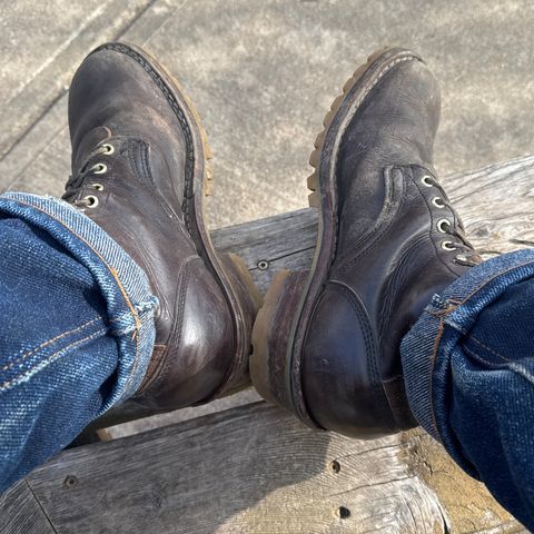 Photo by traceycortez on May 21, 2025 of the Frank's Boots Type 1 Commander in Horween Black Teacore Cypress & Horween Natural Waxed Flesh.