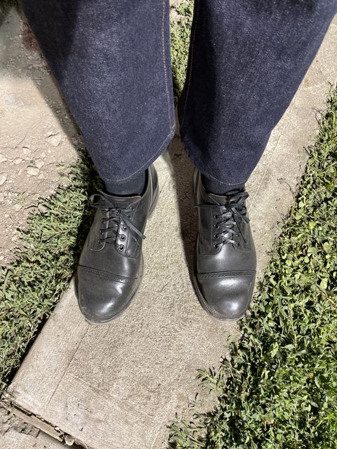 Photo by RemyTwotimes on July 23, 2023 of the Viberg 145 Oxford in Horween Black Workshoe Butt.