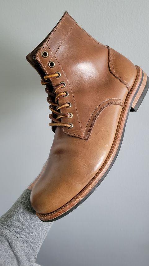 Photo by chicagosouthloop on June 8, 2023 of the Oak Street Bootmakers Trench Boot in Horween Natural Chromexcel.