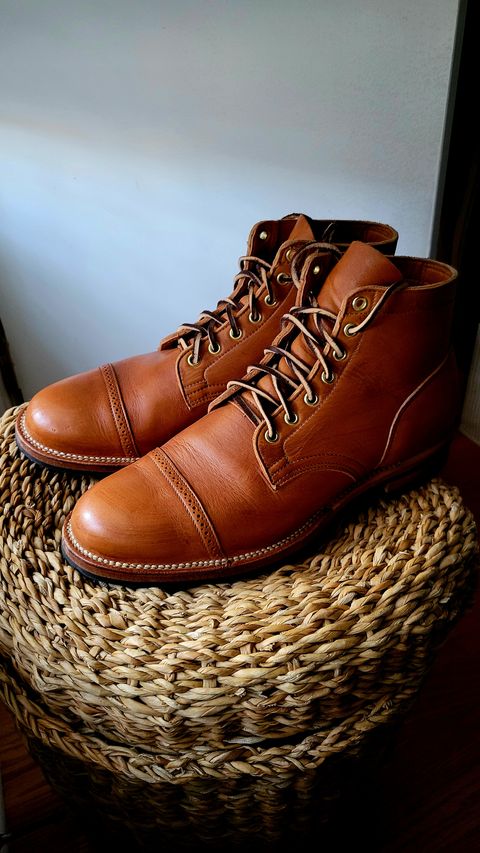 Photo by chicagosouthloop on April 6, 2025 of the Viberg Service Boot in Horween Chestnut Essex.