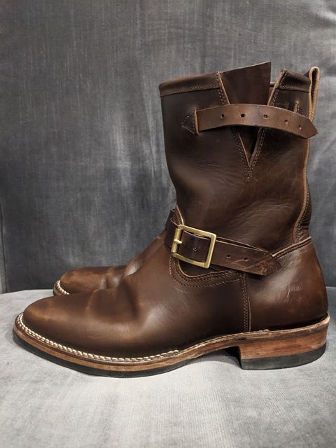 Photo by Trim_Man on March 6, 2023 of the Viberg Engineer in Horween Brown Chromexcel Horsebutt.